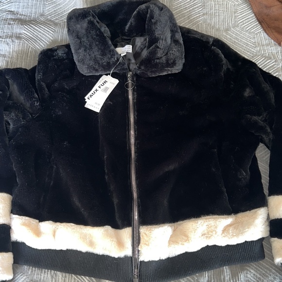 Faux fur lightweight coat. New with tags - Picture 4 of 4